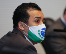 O Governador Carlos Massa Ratinho Junior em reuniao nesta quarta-feira (03/06),  com  Superintendente Geral do Hospital Erasto Gaertner, Adriano Lago, Secretário de Estado da Saude, Beto Preto e deputados no Palácio Iguaçu.  Curitiba, 03/06/2020 - Foto: Geraldo Bubniak/AEN