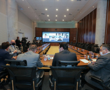 O Governador Carlos Massa Ratinho Junior em reuniao nesta quarta-feira (03/06),  com  Superintendente Geral do Hospital Erasto Gaertner, Adriano Lago, Secretário de Estado da Saude, Beto Preto e deputados no Palácio Iguaçu.  Curitiba, 03/06/2020 - Foto: Geraldo Bubniak/AEN