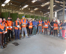 A Secretaria de Estado do Desenvolvimento Sustentável e do Turismo entregou 2.185 máscaras de pano para 29 cooperativas de materiais reciclados de 24 municípios paranaenses. A ação busca proteger os catadores de materiais recicláveis durante a pandemia do Covid-19. O repasse aconteceu a partir de segunda-feira (01). Foto: Divulgação/SEDEST
