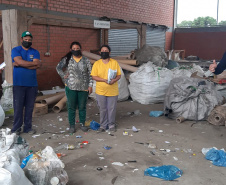 A Secretaria de Estado do Desenvolvimento Sustentável e do Turismo entregou 2.185 máscaras de pano para 29 cooperativas de materiais reciclados de 24 municípios paranaenses. A ação busca proteger os catadores de materiais recicláveis durante a pandemia do Covid-19. O repasse aconteceu a partir de segunda-feira (01). Foto: Divulgação/SEDEST