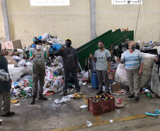 A Secretaria de Estado do Desenvolvimento Sustentável e do Turismo entregou 2.185 máscaras de pano para 29 cooperativas de materiais reciclados de 24 municípios paranaenses. A ação busca proteger os catadores de materiais recicláveis durante a pandemia do Covid-19. O repasse aconteceu a partir de segunda-feira (01). Foto: Divulgação/SEDEST