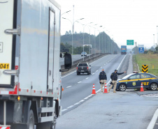 de proteção e prevenção aos profissionais que cortam as rodovias do Paraná garantindo o abastecimento das famílias, inclusive durante a pandemia de coronavírus.  
Foto: José Fernando Ogura/AEN