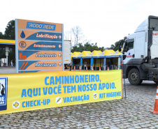 de proteção e prevenção aos profissionais que cortam as rodovias do Paraná garantindo o abastecimento das famílias, inclusive durante a pandemia de coronavírus.  
Foto: José Fernando Ogura/AEN