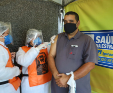 de proteção e prevenção aos profissionais que cortam as rodovias do Paraná garantindo o abastecimento das famílias, inclusive durante a pandemia de coronavírus.  
Foto: José Fernando Ogura/AEN