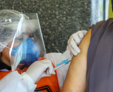 de proteção e prevenção aos profissionais que cortam as rodovias do Paraná garantindo o abastecimento das famílias, inclusive durante a pandemia de coronavírus.  
Foto: José Fernando Ogura/AEN