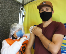 de proteção e prevenção aos profissionais que cortam as rodovias do Paraná garantindo o abastecimento das famílias, inclusive durante a pandemia de coronavírus.  
Foto: José Fernando Ogura/AEN
