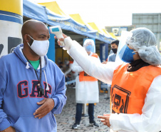 de proteção e prevenção aos profissionais que cortam as rodovias do Paraná garantindo o abastecimento das famílias, inclusive durante a pandemia de coronavírus.  
Foto: José Fernando Ogura/AEN