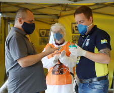 de proteção e prevenção aos profissionais que cortam as rodovias do Paraná garantindo o abastecimento das famílias, inclusive durante a pandemia de coronavírus.  
Foto: José Fernando Ogura/AEN