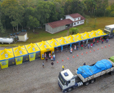 O Governo do Estado preparou uma série de ações de proteção e prevenção aos profissionais que cortam as rodovias do Paraná garantindo o abastecimento das famílias, inclusive durante a pandemia de coronavírus.  
Foto: José Fernando Ogura/AEN