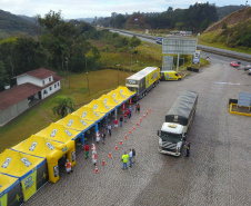 de proteção e prevenção aos profissionais que cortam as rodovias do Paraná garantindo o abastecimento das famílias, inclusive durante a pandemia de coronavírus.  
Foto: José Fernando Ogura/AEN