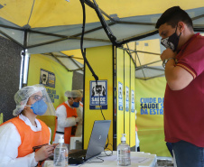 de proteção e prevenção aos profissionais que cortam as rodovias do Paraná garantindo o abastecimento das famílias, inclusive durante a pandemia de coronavírus.  
Foto: José Fernando Ogura/AEN