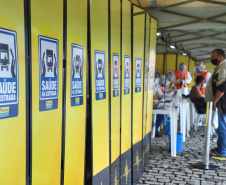 de proteção e prevenção aos profissionais que cortam as rodovias do Paraná garantindo o abastecimento das famílias, inclusive durante a pandemia de coronavírus.  
Foto: José Fernando Ogura/AEN