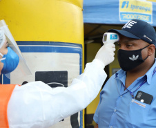 de proteção e prevenção aos profissionais que cortam as rodovias do Paraná garantindo o abastecimento das famílias, inclusive durante a pandemia de coronavírus.  
Foto: José Fernando Ogura/AEN