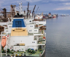 Porto de Paranaguá registra novo recorde mensal.