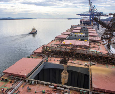 Porto de Paranaguá registra novo recorde mensal.