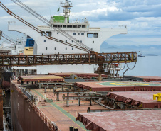 Porto de Paranaguá registra novo recorde mensal.