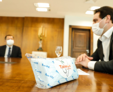 O Paraná recebeu 400 mil máscaras cirúrgicas do Escritório Econômico e Cultural de Taipei no Brasil, organização que representa os interesses de Taiwan no País