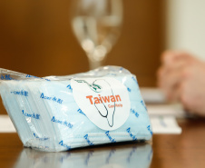 O Paraná recebeu 400 mil máscaras cirúrgicas do Escritório Econômico e Cultural de Taipei no Brasil, organização que representa os interesses de Taiwan no País