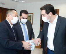 O Paraná recebeu 400 mil máscaras cirúrgicas do Escritório Econômico e Cultural de Taipei no Brasil, organização que representa os interesses de Taiwan no País