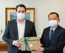 O Paraná recebeu 400 mil máscaras cirúrgicas do Escritório Econômico e Cultural de Taipei no Brasil, organização que representa os interesses de Taiwan no País