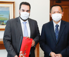 O Paraná recebeu 400 mil máscaras cirúrgicas do Escritório Econômico e Cultural de Taipei no Brasil, organização que representa os interesses de Taiwan no País