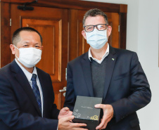 O Paraná recebeu 400 mil máscaras cirúrgicas do Escritório Econômico e Cultural de Taipei no Brasil, organização que representa os interesses de Taiwan no País