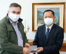 O Paraná recebeu 400 mil máscaras cirúrgicas do Escritório Econômico e Cultural de Taipei no Brasil, organização que representa os interesses de Taiwan no País