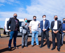 O governador Carlos Massa Ratinho Junior participou nesta quinta-feira (18) de uma reunião com a direção brasileira de Itaipu Binacional, em Foz do Iguaçu, e destacou que a parceria entre o Estado e a hidrelétrica é fundamental para ajudar o Paraná na retomada da economia. Na foto, vistoria da ampliação da pista de pouso e decolagem do aeroporto de Foz do Iguaçu