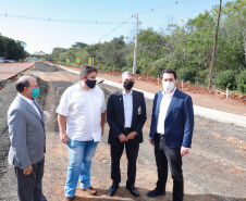 O governador Carlos Massa Ratinho Junior participou nesta quinta-feira (18) de uma reunião com a direção brasileira de Itaipu Binacional, em Foz do Iguaçu, e destacou que a parceria entre o Estado e a hidrelétrica é fundamental para ajudar o Paraná na retomada da economia. Na foto, vistoria da ampliação da pista de pouso e decolagem do aeroporto de Foz do Iguaçu