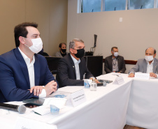 O governador Carlos Massa Ratinho Junior participou nesta quinta-feira (18) de uma reunião com a direção brasileira de Itaipu Binacional, em Foz do Iguaçu, e destacou que a parceria entre o Estado e a hidrelétrica é fundamental para ajudar o Paraná na retomada da economia. 