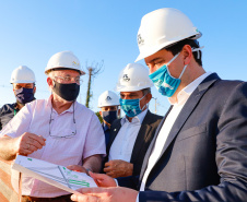 O governador Carlos Massa Ratinho Junior participou nesta quinta-feira (18) de uma reunião com a direção brasileira de Itaipu Binacional, em Foz do Iguaçu, e destacou que a parceria entre o Estado e a hidrelétrica é fundamental para ajudar o Paraná na retomada da economia.- Após a reunião, houve uma vistoria nas obras da Ponte da Integração Brasil-Paraguai, que estão em ritmo acelerado. 