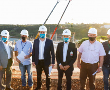 O governador Carlos Massa Ratinho Junior participou nesta quinta-feira (18) de uma reunião com a direção brasileira de Itaipu Binacional, em Foz do Iguaçu, e destacou que a parceria entre o Estado e a hidrelétrica é fundamental para ajudar o Paraná na retomada da economia.- Após a reunião, houve uma vistoria nas obras da Ponte da Integração Brasil-Paraguai, que estão em ritmo acelerado. 