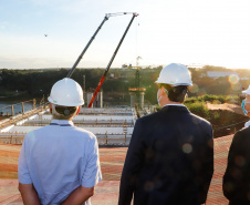 O governador Carlos Massa Ratinho Junior participou nesta quinta-feira (18) de uma reunião com a direção brasileira de Itaipu Binacional, em Foz do Iguaçu, e destacou que a parceria entre o Estado e a hidrelétrica é fundamental para ajudar o Paraná na retomada da economia.- Após a reunião, houve uma vistoria nas obras da Ponte da Integração Brasil-Paraguai, que estão em ritmo acelerado. 
