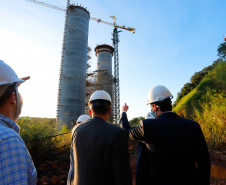O governador Carlos Massa Ratinho Junior participou nesta quinta-feira (18) de uma reunião com a direção brasileira de Itaipu Binacional, em Foz do Iguaçu, e destacou que a parceria entre o Estado e a hidrelétrica é fundamental para ajudar o Paraná na retomada da economia.- Após a reunião, houve uma vistoria nas obras da Ponte da Integração Brasil-Paraguai, que estão em ritmo acelerado. 