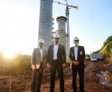 O governador Carlos Massa Ratinho Junior participou nesta quinta-feira (18) de uma reunião com a direção brasileira de Itaipu Binacional, em Foz do Iguaçu, e destacou que a parceria entre o Estado e a hidrelétrica é fundamental para ajudar o Paraná na retomada da economia.- Após a reunião, houve uma vistoria nas obras da Ponte da Integração Brasil-Paraguai, que estão em ritmo acelerado. 