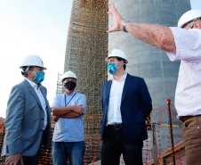 O governador Carlos Massa Ratinho Junior participou nesta quinta-feira (18) de uma reunião com a direção brasileira de Itaipu Binacional, em Foz do Iguaçu, e destacou que a parceria entre o Estado e a hidrelétrica é fundamental para ajudar o Paraná na retomada da economia.- Após a reunião, houve uma vistoria nas obras da Ponte da Integração Brasil-Paraguai, que estão em ritmo acelerado. 