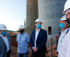 O governador Carlos Massa Ratinho Junior participou nesta quinta-feira (18) de uma reunião com a direção brasileira de Itaipu Binacional, em Foz do Iguaçu, e destacou que a parceria entre o Estado e a hidrelétrica é fundamental para ajudar o Paraná na retomada da economia.- Após a reunião, houve uma vistoria nas obras da Ponte da Integração Brasil-Paraguai, que estão em ritmo acelerado. 
