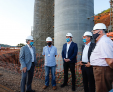O governador Carlos Massa Ratinho Junior participou nesta quinta-feira (18) de uma reunião com a direção brasileira de Itaipu Binacional, em Foz do Iguaçu, e destacou que a parceria entre o Estado e a hidrelétrica é fundamental para ajudar o Paraná na retomada da economia.- Após a reunião, houve uma vistoria nas obras da Ponte da Integração Brasil-Paraguai, que estão em ritmo acelerado. 