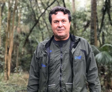 O Instituto Água e Terra, vinculado à Secretaria de Estado do Desenvolvimento Sustentável e do Turismo, distribui gratuitamente mudas de mais de 100 espécies nativas para todo o Estado. Entre elas estão araucária, jabuticaba, canela, peroba, imbuia e erva-mate, que formam parte da vegetação existente no Paraná. Apenas no ano passado foram cerca de 1,6 milhão de unidades.

Foto:IAT