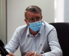 O secretário de Estado da Saúde, Beto Preto, participou nesta sexta-feira (19) de uma reunião online com representantes dos trabalhadores das indústrias de alimentos. Mais de 20 pessoas ligadas aos sindicatos, associações, federações, que representam os cerca de 100 mil funcionários de empresas frigoríficas puderam discutir diretamente com o secretário medidas e situações ligadas ao setor.