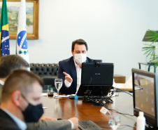 Governador Carlos MassaRatinho Junior assina o  decreto (4.885/20) com novas recomendações para restringir a circulação de pessoas nos municípios que compõem a Região Metropolitana de Curitiba. 