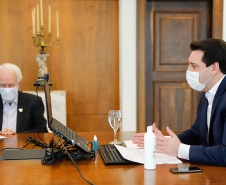 Governador Carlos MassaRatinho Junior assina o  decreto (4.885/20) com novas recomendações para restringir a circulação de pessoas nos municípios que compõem a Região Metropolitana de Curitiba. 