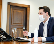 Governador Carlos MassaRatinho Junior assina o  decreto (4.885/20) com novas recomendações para restringir a circulação de pessoas nos municípios que compõem a Região Metropolitana de Curitiba. 