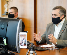 Governador Carlos MassaRatinho Junior assina o  decreto (4.885/20) com novas recomendações para restringir a circulação de pessoas nos municípios que compõem a Região Metropolitana de Curitiba. 