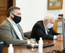 Governador Carlos MassaRatinho Junior assina o  decreto (4.885/20) com novas recomendações para restringir a circulação de pessoas nos municípios que compõem a Região Metropolitana de Curitiba. 