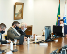 Governador Carlos MassaRatinho Junior assina o  decreto (4.885/20) com novas recomendações para restringir a circulação de pessoas nos municípios que compõem a Região Metropolitana de Curitiba. 