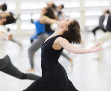 Balé Teatro Guaíra oferece oficinas virtuais de dança para crianças, jovens e melhor idade. Foto:CCTG