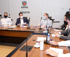 A parceria logística entre o Governo do Estado e o Sindicato das Empresas de Transporte Rodoviário Intermunicipal de Passageiros do  Paraná (Rodopar) e a Federação das Empresas de Transporte de Passageiros dos Estados do Paraná e Santa Catarina (Fepasc) já permitiu o transporte de 17 mil amostras de exames do tipo RT-PCR para verificação da presença do coronavírus