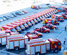 O Governo do Estado reforçou a estrutura do Corpo de Bombeiros do Paraná com a aquisição de 34 novos veículos e seis aparelhos desencarceradores. A entrega dos equipamentos foi feita nesta quarta-feira (24) pelo governador Carlos Massa Ratinho Junior em cerimônia simbólica no Palácio Iguaçu.