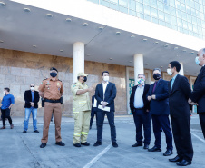 O Governo do Estado reforçou a estrutura do Corpo de Bombeiros do Paraná com a aquisição de 34 novos veículos e seis aparelhos desencarceradores. A entrega dos equipamentos foi feita nesta quarta-feira (24) pelo governador Carlos Massa Ratinho Junior em cerimônia simbólica no Palácio Iguaçu.